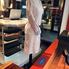 Ulrike Stöckle präsentiert in den Räumen von FEINES SCHUHWERK ausgesuchte Stücke aus der aktuellen Kollektion.